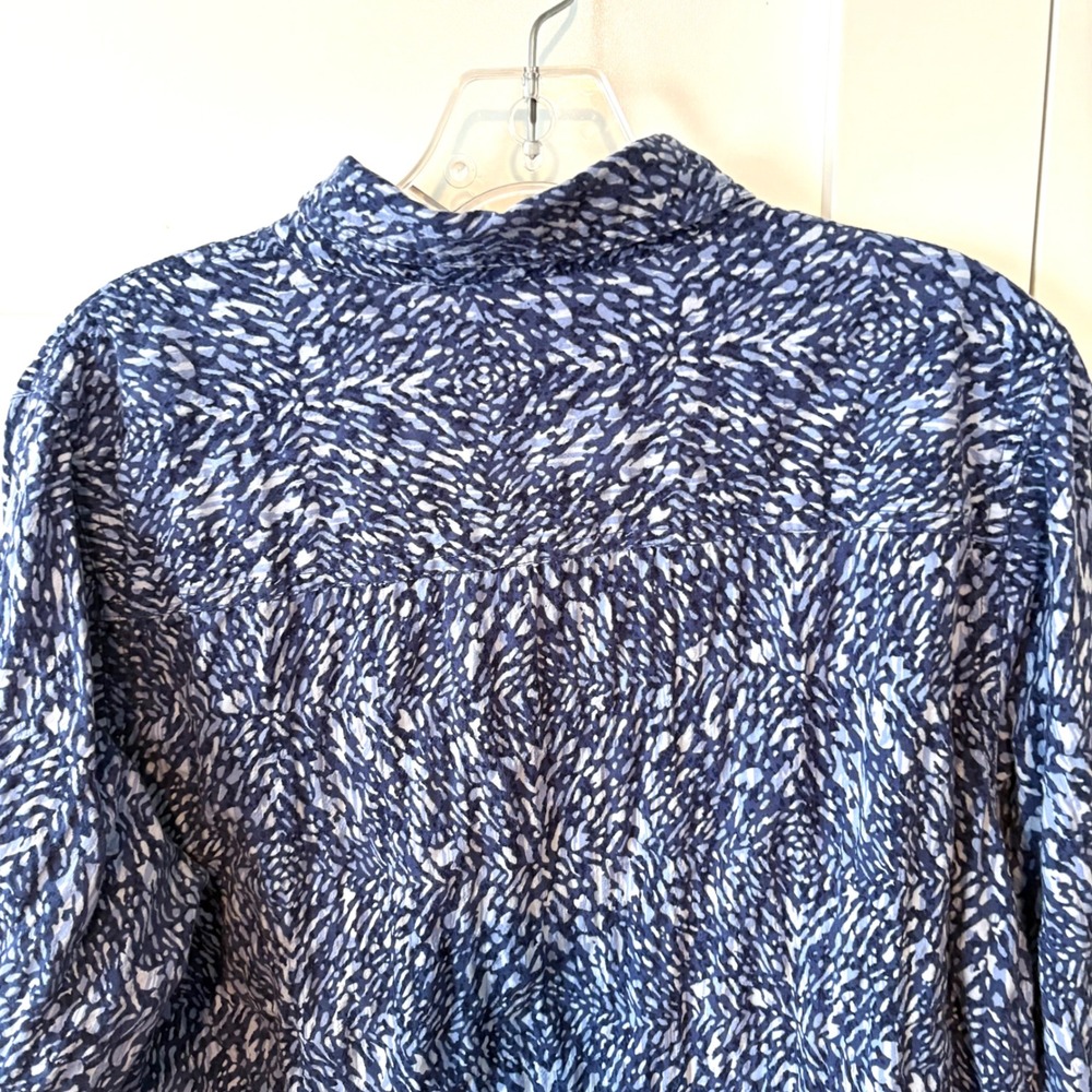 J.‎ McLaughlin Women's Blue Abstract Patterned Button Front Shirt in Size L - Picture 7 of 11